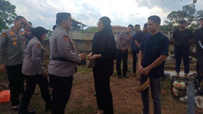 SSDM Polri menghadiri langsung pemakaman polisi yang tewas ditembak di Lampung