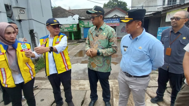 Wali Kota Depok bersama anggota DPR RI Sudjatmiko dan PUPR tinjau Jalan Raya Sawangan