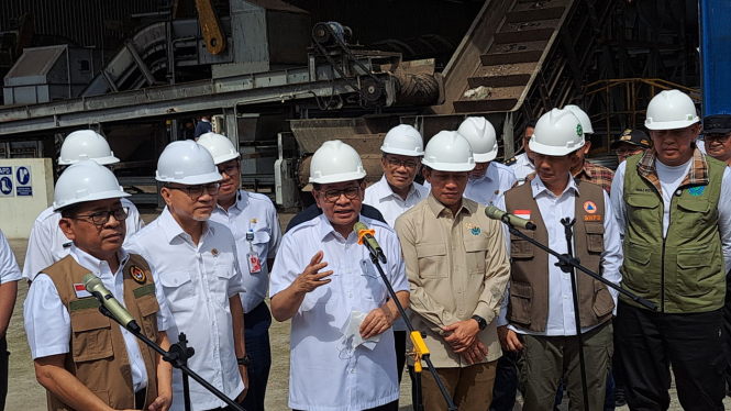 Gubernur Jakarta Pramono Anung di TPST Bantar Gebang 