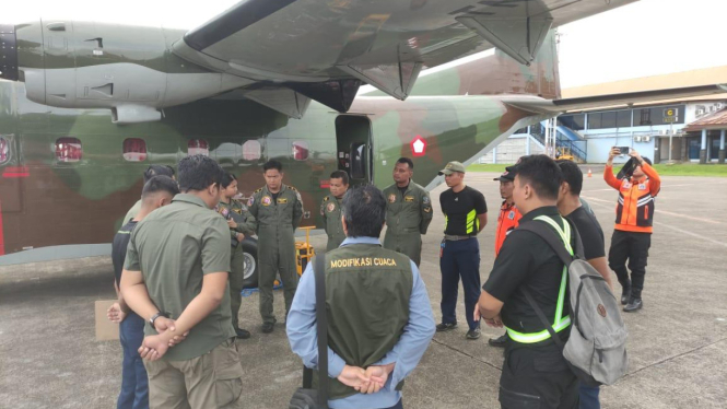 Persiapan pelaksanaan Operasi Modifikasi Cuaca.