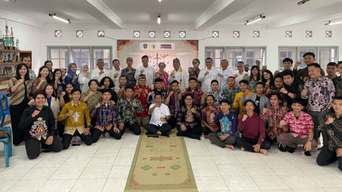 Gubernur Kalteng Agustiar Sabran menemui mahasiswa asal Kalteng di Yogyakarta