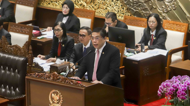 Ketua Komisi I Utut Adianto di Rapat Paripurna DPR Sahkan RUU TNI Menjadi UU