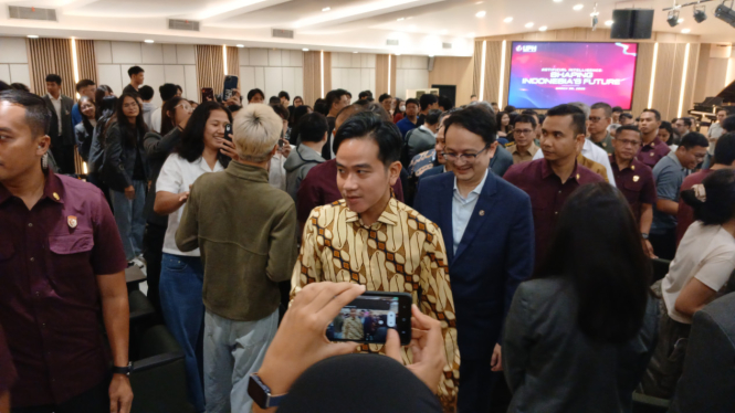 Wakil Presiden Gibran Rakabuming Raka saat mengunjungi UPH Tangerang terkait kehadiran Fakultas AI