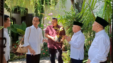 Ketua Umum Rejo For Prabowo-Gibran usai serahkan bibit aren genjah Jokowi ke Jokowi.