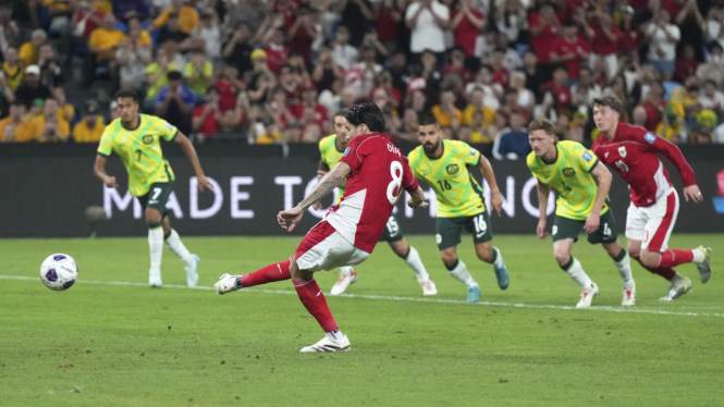Bek Timnas Indonesia, Kevin Diks mengeksekusi penalti