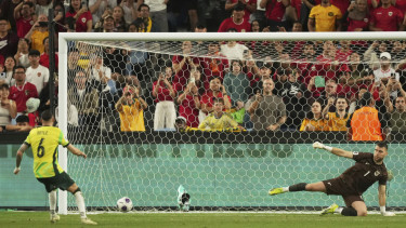 Pemain Australia Martin Boyle jebol gawang Kiper Timnas Indonesia Maarten Paes