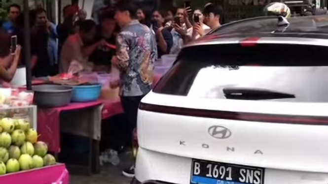 Shin Tae Yong war takjil dengan Hyundai Kona Electric