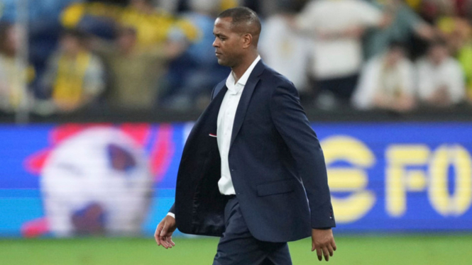 Ekspresi murung PAtrick Kluivert usai Timnas Indonesia digilas Australia 5-1