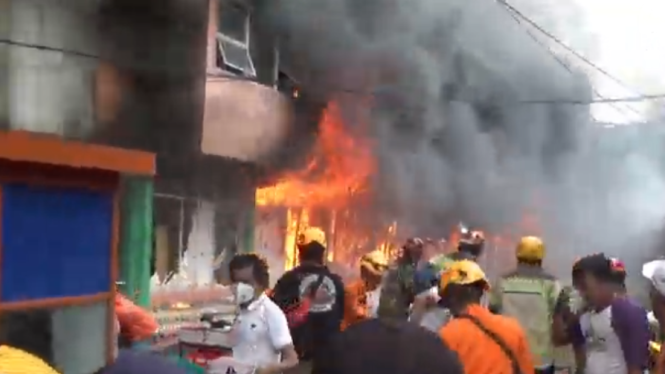 Ratusan Kios di Pasar Jumaah Purwakarta Ludes Terbakar