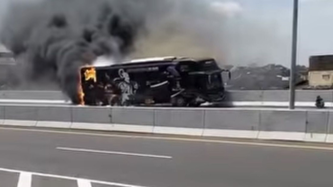 Kebakaran bus Haryanto di Tol Simpang Susun Krapyak Kota Semarang