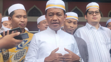 Ketua Umum Partai Golkar sekaligus Menteri ESDM, Bahlil Lahadalia usai  melakukan safari Ramadhan ke Pondok Pesantren (Ponpes) Al Ashriyyah Nurul Iman Islamic Boarding School, Bogor, Jawa Barat pada Jumat, 21 Maret 2025. 