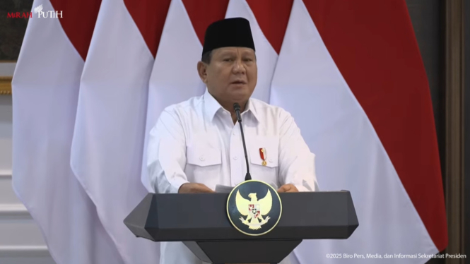 Presiden RI Prabowo Subianto menyampaikan pidato dalam sidang kabinet paripurna di Istana Kepresidenan, Jakarta Pusat, Jumat, 21 Maret 2025