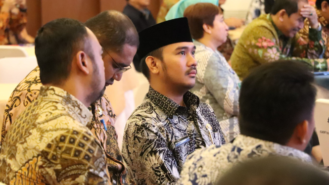 Bupati Bekasi Ade Kuswara Kunang.