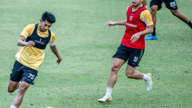 Malik Risaldi Ikut Latihan bersama Tim (Sumber: Instagram Persebaya)