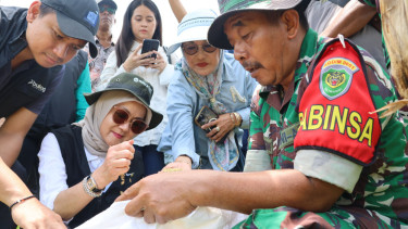 Babinsa Guworejo Dorong Petani Jual Gabah Ke BULOG