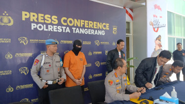 Pelaku mutilasi di Tangerang saat dihadirkan dalam konferensi pers