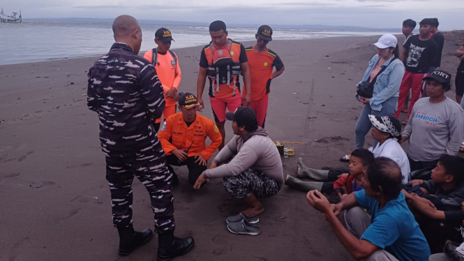 Proses pencarian nelayan yang hilang di Perairan Perancak, Bali