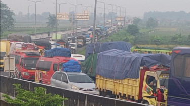 Antrean pemudik di Tol Pejagan, Jawa Tengah