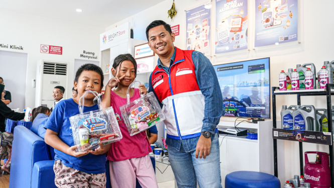 Pertamina Patra Niaga bagikan THR kepada anak-anak