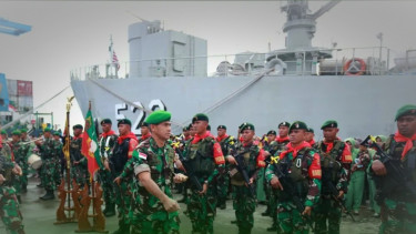 VIVA Militer: Pasukan Yonif Raider Khusus 732/Banau menuju Papua.
