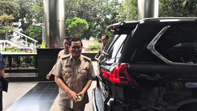 Gubernur DKI Jakarta Pramono Anung saat tiba di KPK
