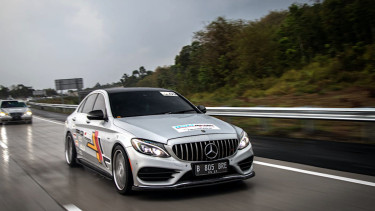 Touring komunitas Mercedes Benz Car Community