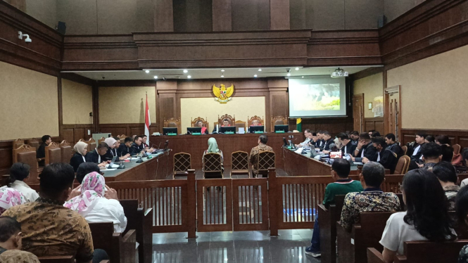 Sidang kasus dugaan korupsi impor gula drngan terdakwa Tom Lembong kembali digelar. Adapun agendanya,  pemeriksaan saksi-saksi