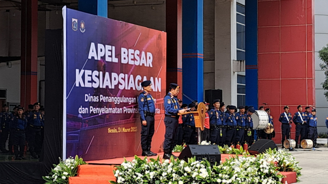 Gubernur DKI Jakarta Pramono Anung dalam acara Apel Kesiapsiagaan Gulkarmat Jakarta 