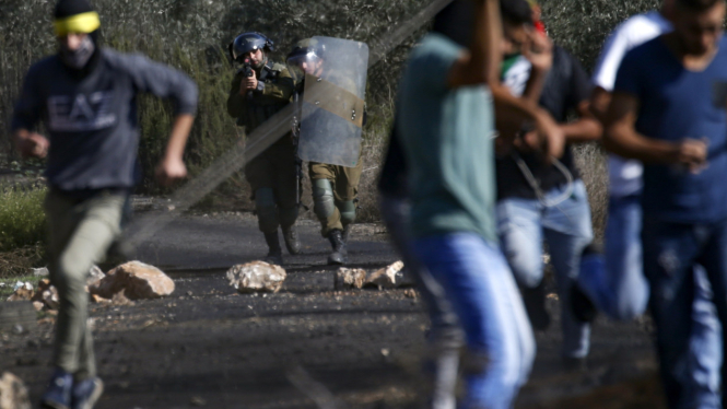 VIVA Militer: Tentara Israel menembaki remaja Palestina