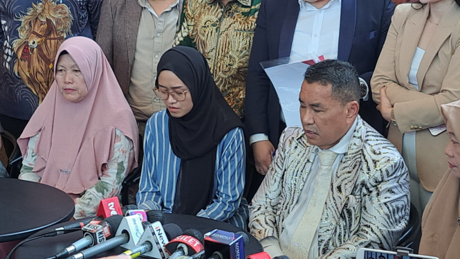 Hotman Paris mendampingi keluarga almarhum AKP (Anumerta) Lusiyanto