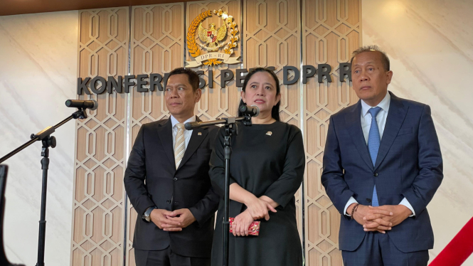Ketua DPR RI Puan Maharani (tengah) di Kompleks Parlemen, Senayan, Jakarta Pusat, Selasa, 25 Maret 2025