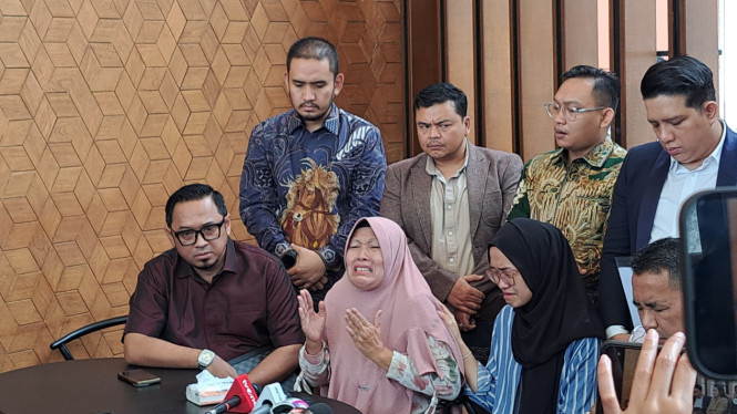 Kakak dari Kapolsek Negara Batin AKP (Anumerta) Lusiyanto, Parwati, saat berada di Jakarta 