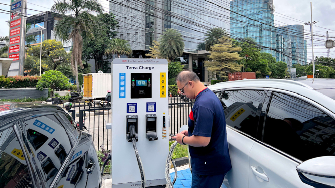 SPKLU Terra Charge di Denza Haka Pluit
