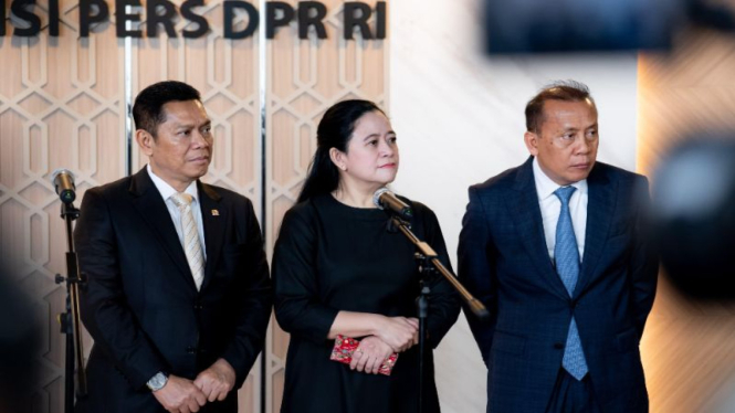 Ketua DPR RI Puan Maharani (tengah).