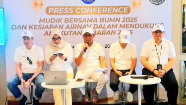 Jajaran Direksi AirNav Indonesia, dalam konferensi pers di Stasiun Senen, Jakarta Pusat, Selasa, 25 Maret 2025
