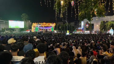 Ribuan orang ikut nobar Timnas di depan Balai Kota Solo
