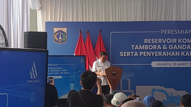 Gubernur Jakarta Pramono Anung saat peresmian Reservoir Komunal dan pembagian Kartu Air Sehat di Rusunawa Tambora