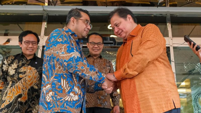 MenEkraf/KaBekraf Teuku Riefky dan Menko Airlangga Hartarto.