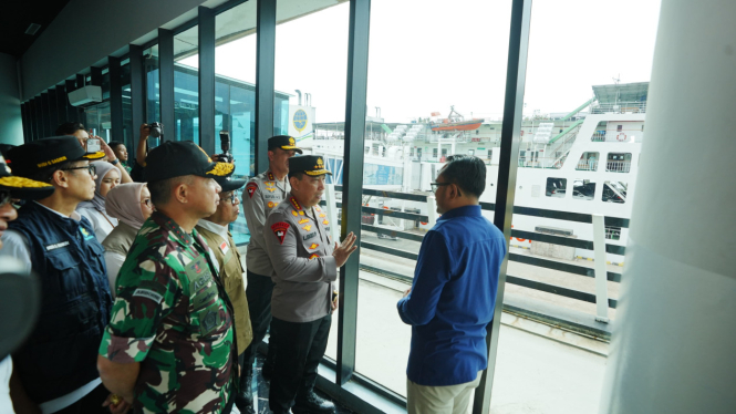 Kapolri  Jenderal Polisi Listyo Sigit Prabowo meninjau Pelabuhan Merak (dokumentasi: istimewa)