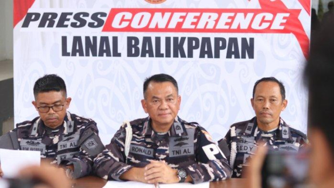 Konferensi pers yang dilakukan Lanal Balikpapan terkait kasus kematian wartawati asal Kalsel (Dok. Istimewa)