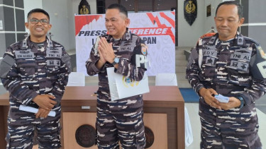 Dandenpom Lanal Balikpapan Mayor Laut PM Ronald Ganap (tengah)