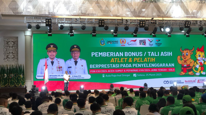 Gubernur Sumut, Bobby Nasution saat hadiri menyerahkan bonus atlet PON Sumut 2025.(B.S.Putra/VIVA)