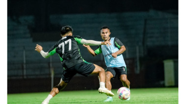 Ardi Idrus Latihan Bersama Tim (Sumber: Instagram Persebaya)