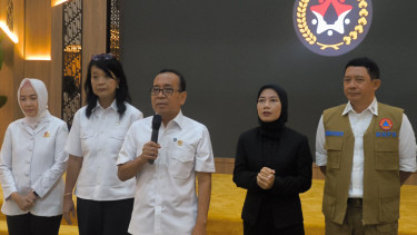 Menteri Koordinator Bidang Pembangunan Manusia dan Kebudayaan (PMK), Pratikno di Kantor Kemenko PMK, Jakarta Pusat, Kamis, 27 Maret 2025