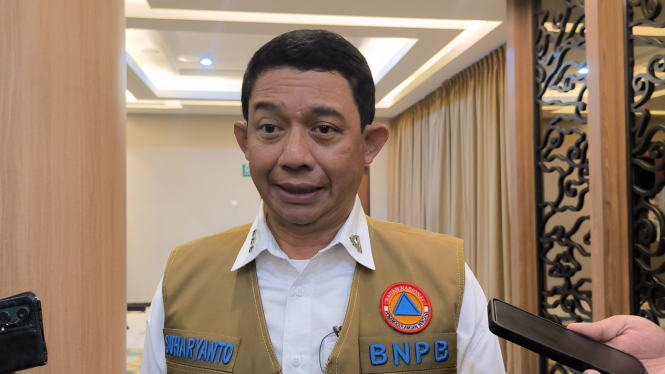 Kepala BNPB, Suharyanto di Kantor Kemenko PMK, Jakarta Pusat, Kamis, 27 Maret 2025