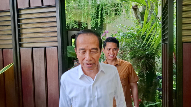 Jokowi beberkan isi pertemuan dengan Prabowo saat buka bersama.