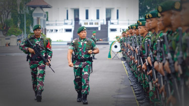 VIVA Militer: Pasukan Yonif PR 503 Mayangkara tiba di Surabaya