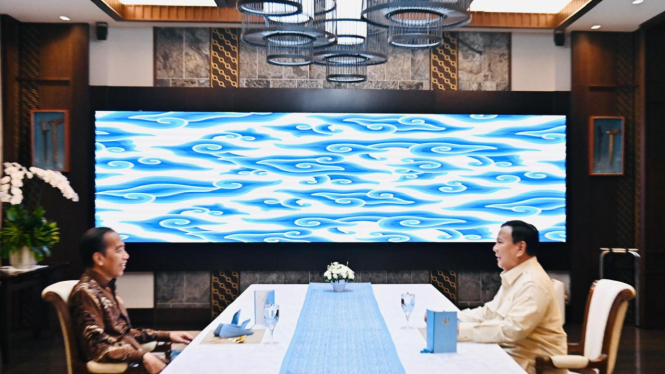 Momen Presiden RI ke-7 Joko Widodo (Jokowi) dan Presiden RI Prabowo Subianto buka puasa bersama di Istana, Jakarta (sumber: Biro Pers Sekretariat Presiden)