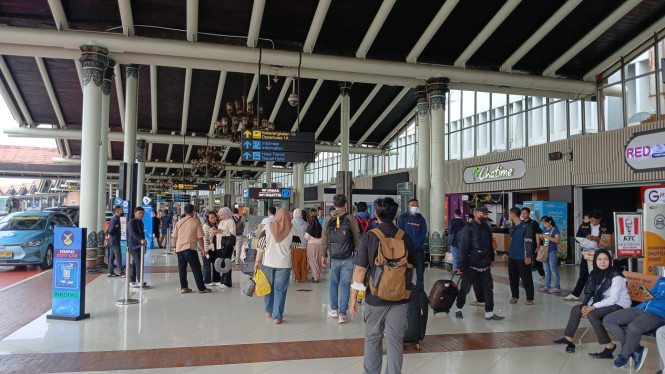 Situasi penumpang di Terminal 1 Bandara Soetta