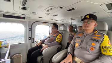Kapolri Jenderal Polisi Listyo Sigit Prabowo pantau contraflow Tol Jakarta-Cikampek dari Udara.